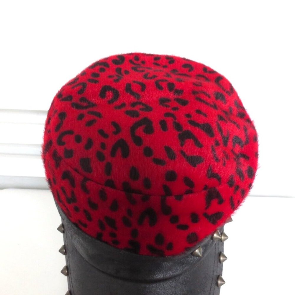 TNC FAUX CALF FUR ANIMAL PATTERN BASEBALL BLACK/RED UNISEX - Picture 5 of 9